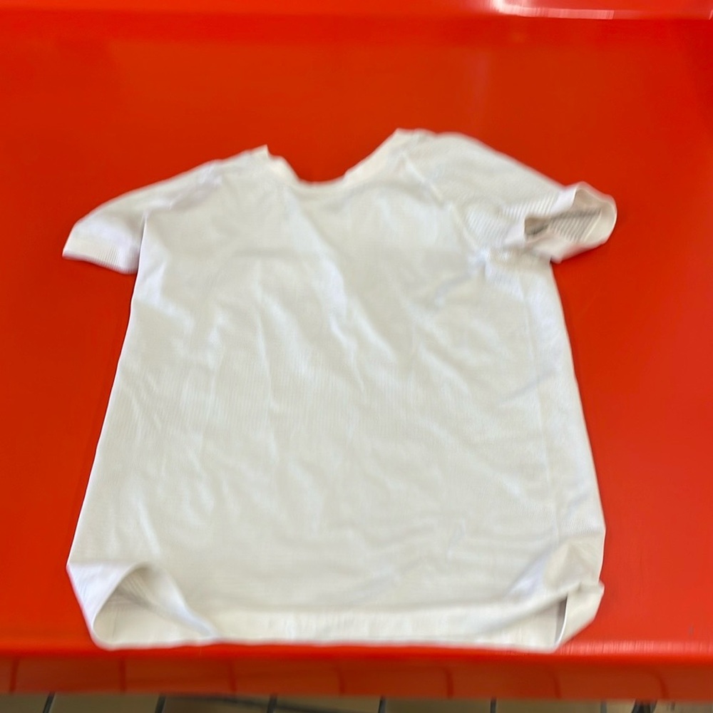 White lululemon swiftly tech